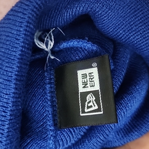 New Era NHL New York Islanders Winter Hat with pompom - Picture 6 of 7